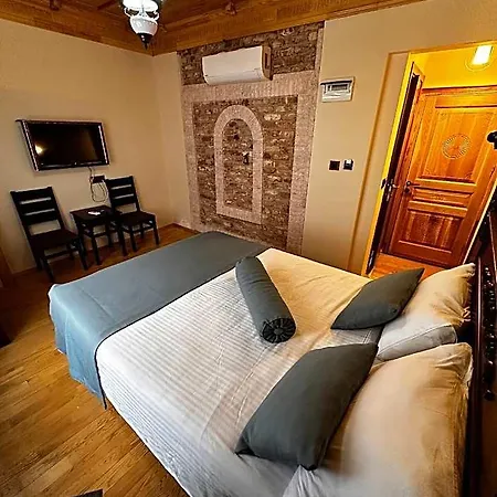 Capitol Antique Pearl Hotel Apartman