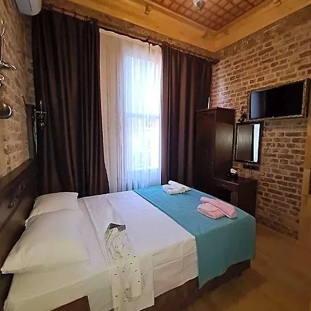 Capitol Antique Pearl Hotel Apartman *