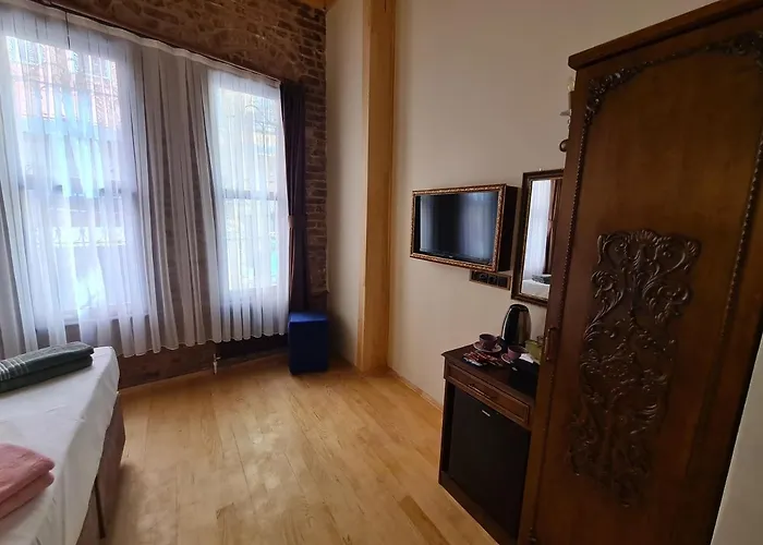 Capitol Antique Pearl