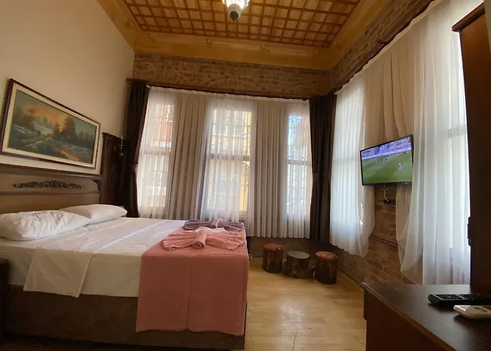 Capitol Antique Pearl