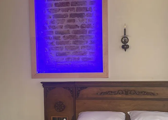 Capitol Antique Pearl